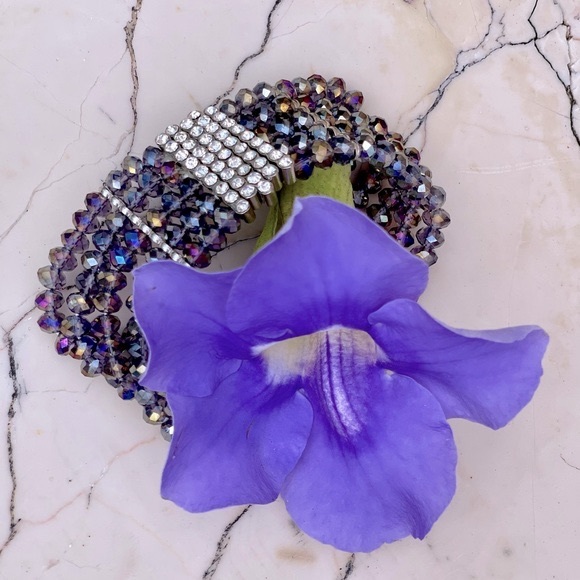 NWT GLAM IRIDESCENT CRYSTAL 5-STRAND STRETCH BRACELET AND SILVER SHIMMER ACCENTS - Picture 6 of 11